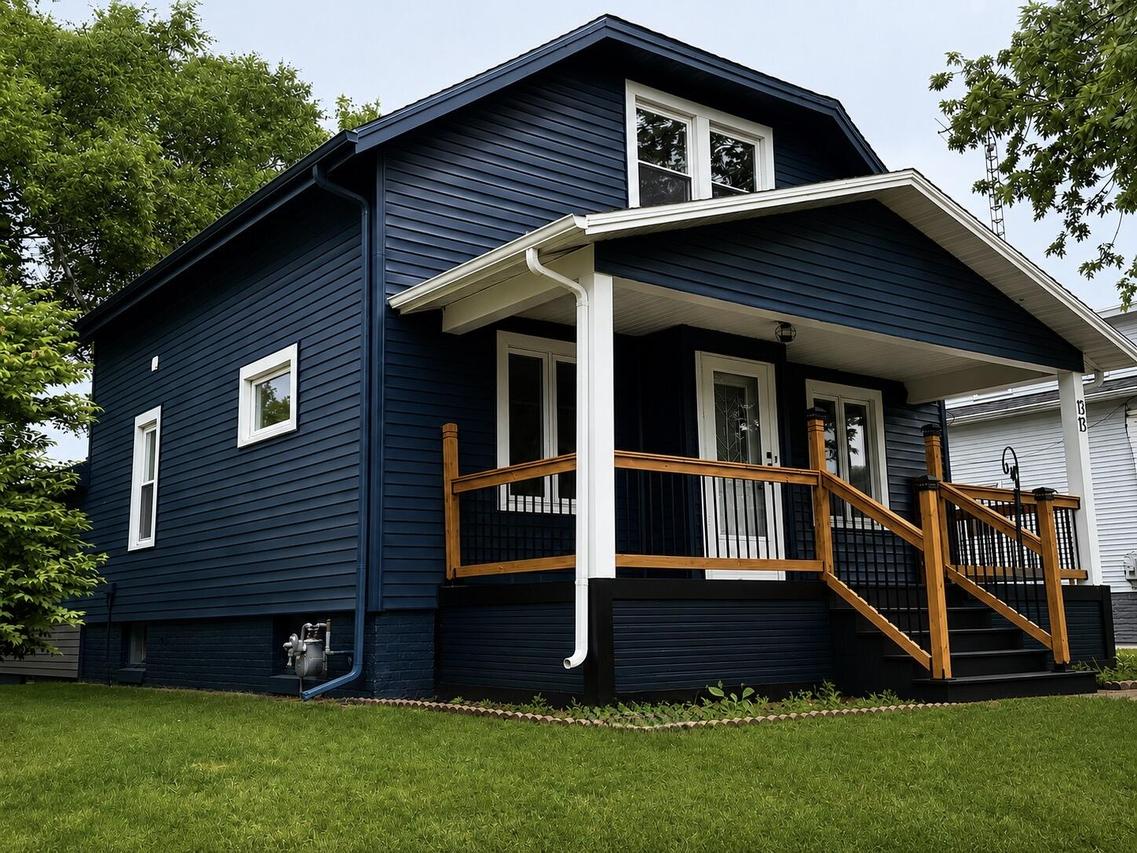 1313 S 13th St, Manitowoc, WI 54220