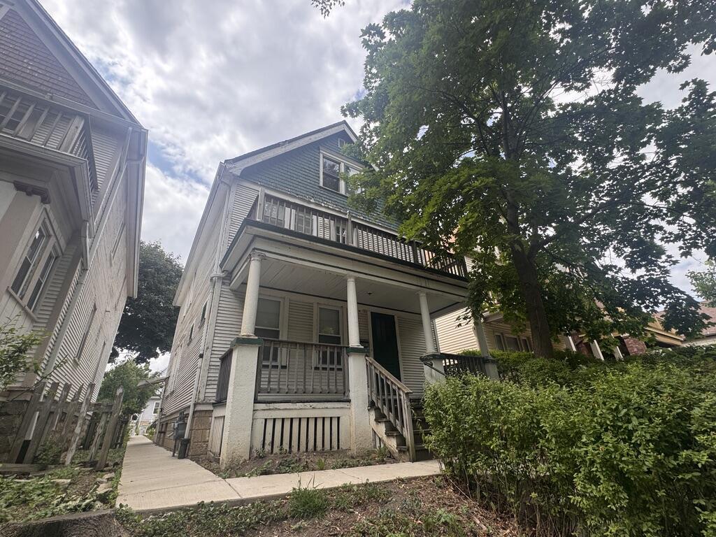 3059 N Bremen St, Milwaukee, WI 53212