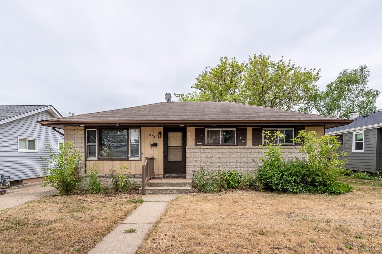 1823 W Aspen St, Milwaukee, WI 53221