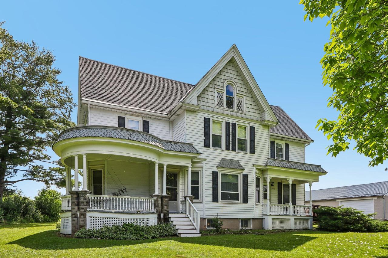 3226 Jackson Dr, Jackson, WI 53037