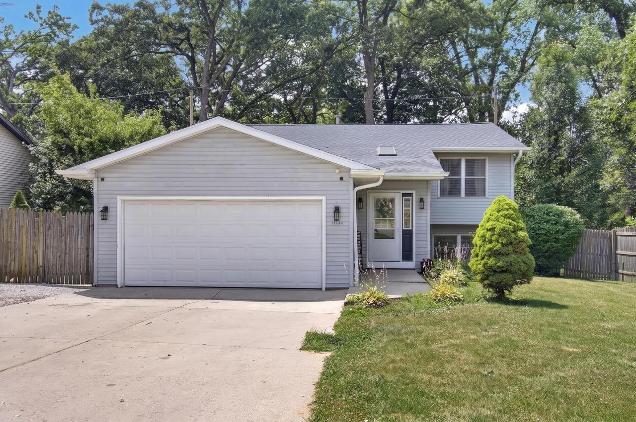 11124 268th Ave, Salem Lakes, WI 53179