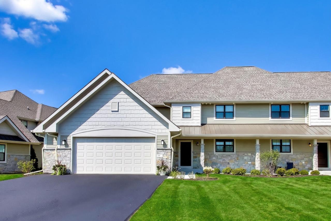 690 Eagleton Dr #33, Geneva, WI 53147