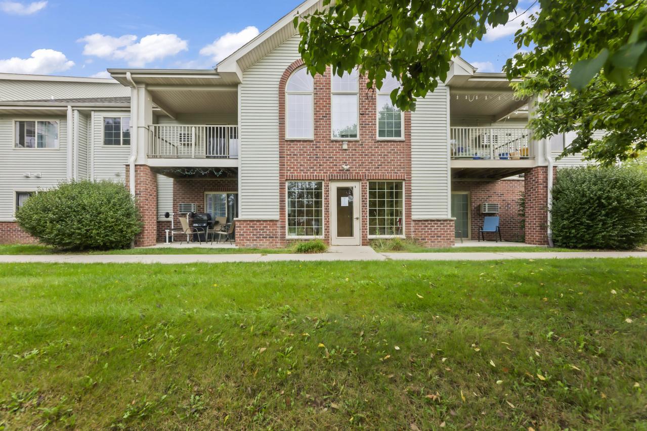 1064 Marietta Ave #214, Ixonia, WI 53036