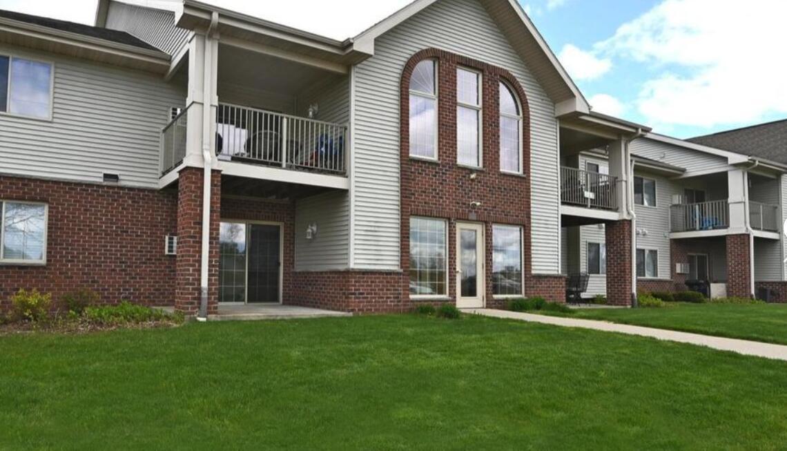 1064 Marietta Ave #214, Ixonia, WI 53036