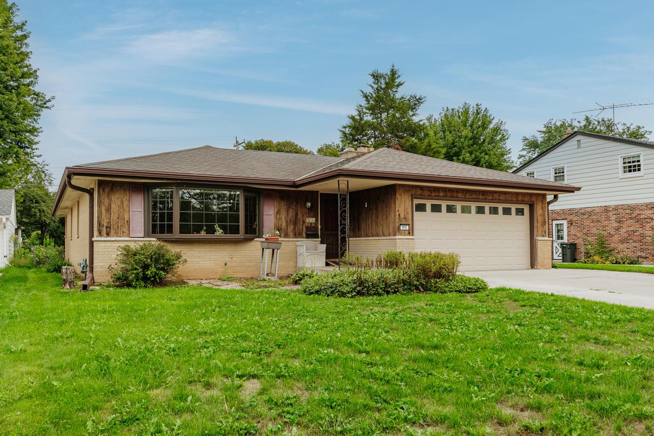 916 S 120th St, West Allis, WI 53214