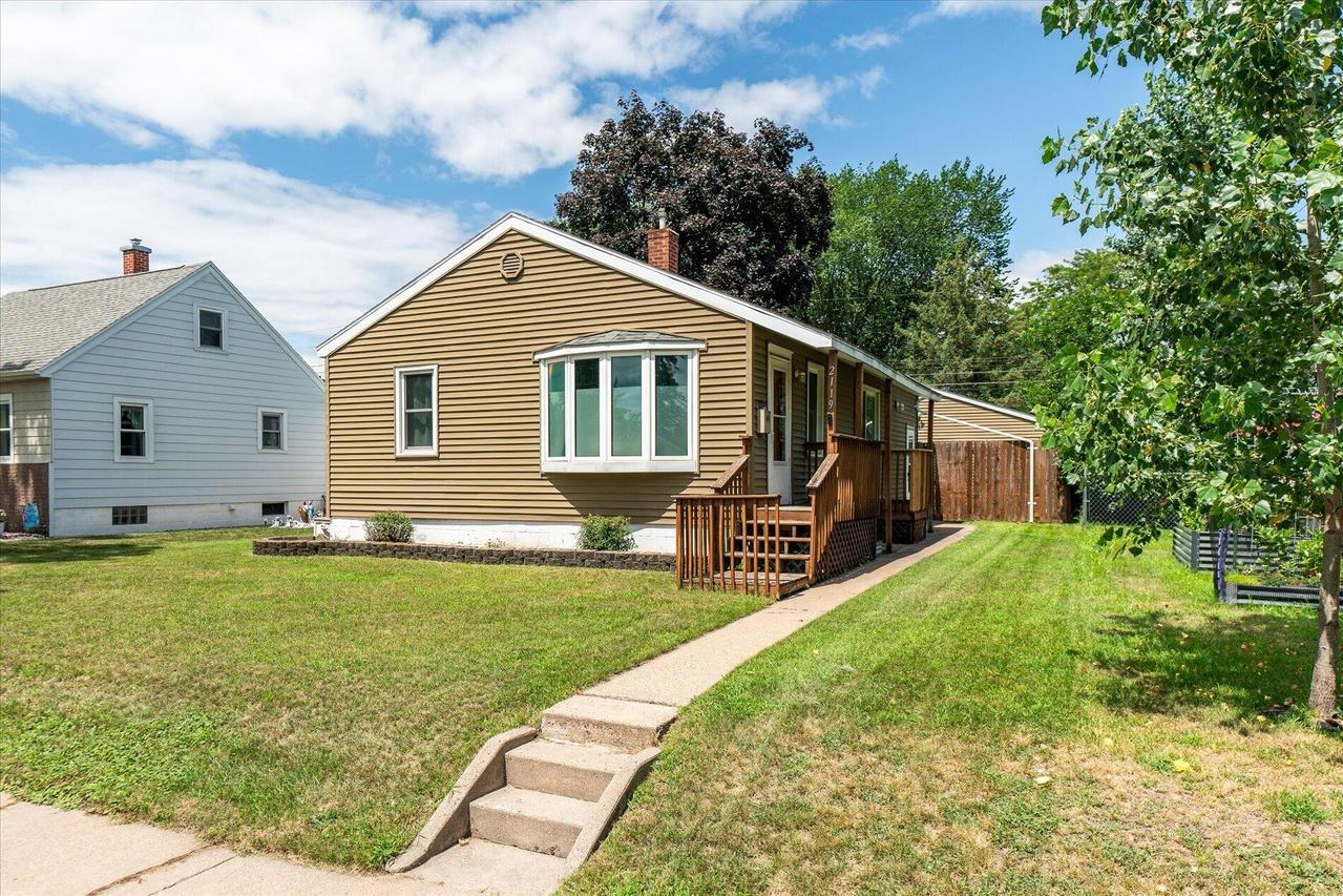 2119 Farnam St, La Crosse, WI 54601