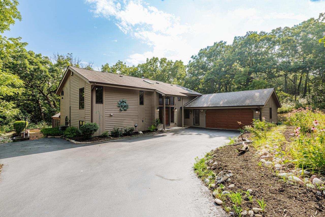 N1W31275 Hickory Hollow, Delafield, WI 53018