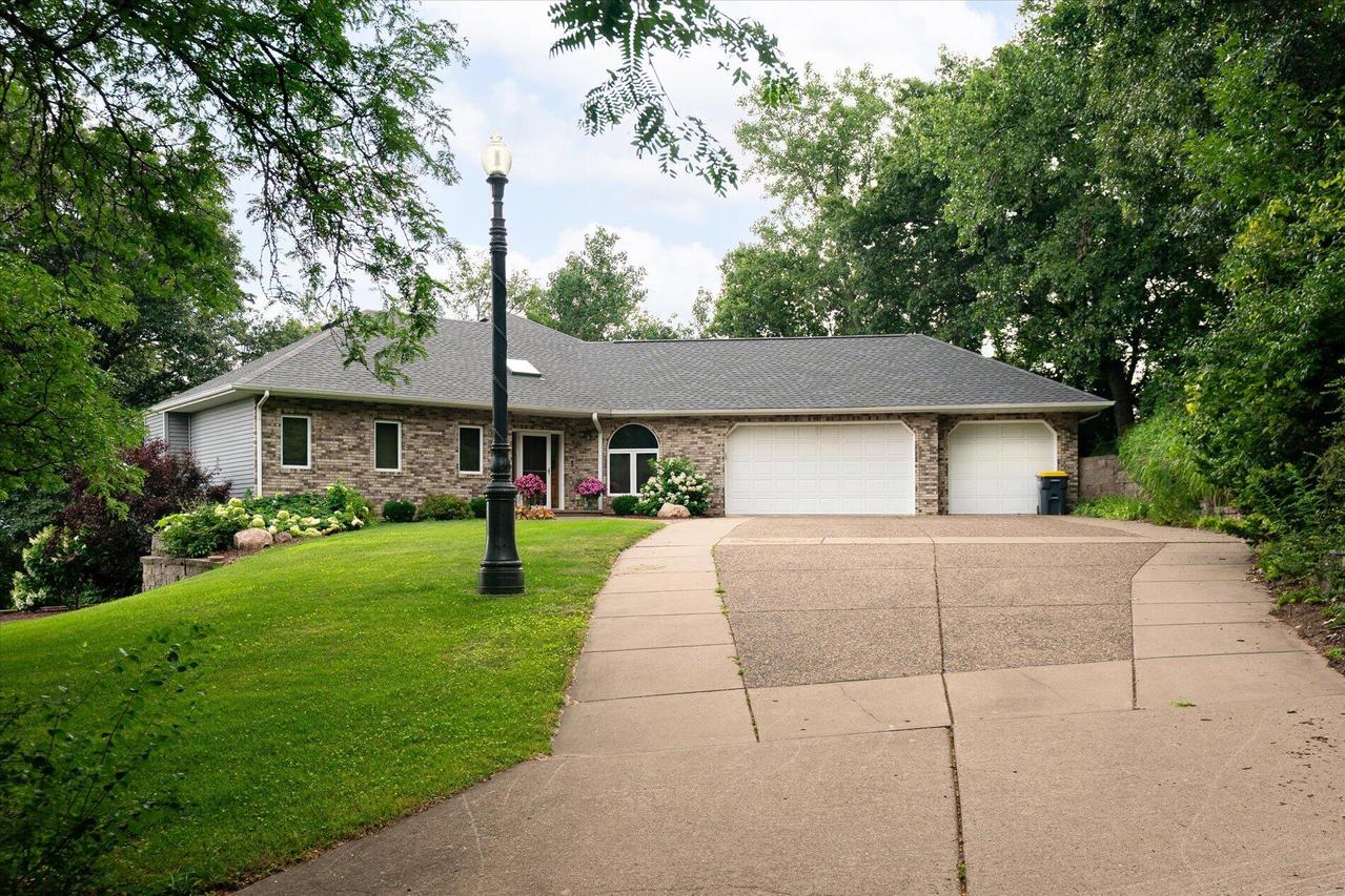 508 Curt Rd, Holmen, WI 54636