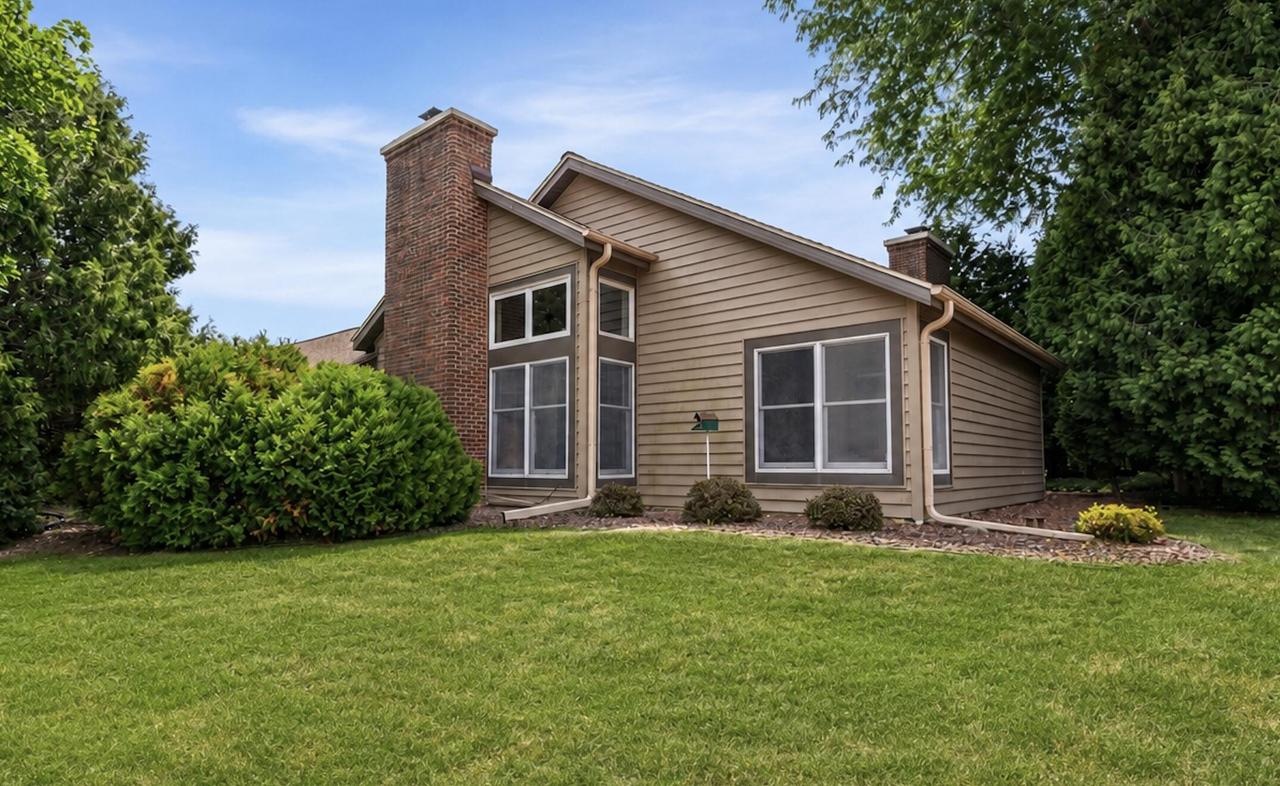 225 W Oak St, Grafton, WI 53024