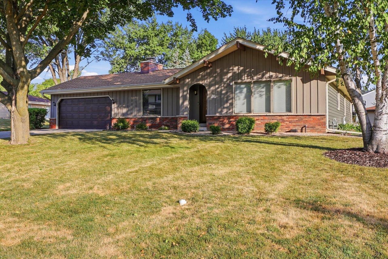 W160S7251 Daisy Dr, Muskego, WI 53150