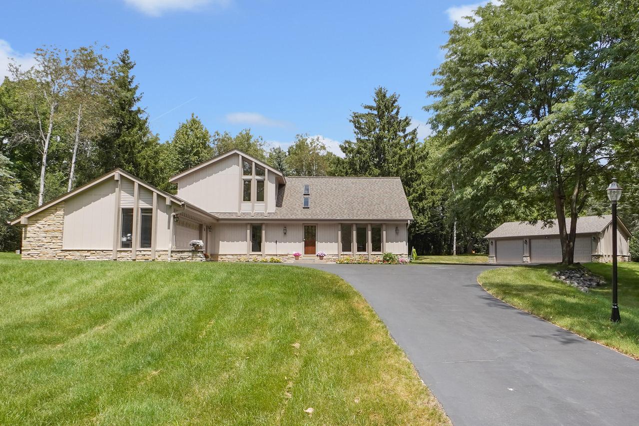 N11W31116 Bunker Hill, Delafield, WI 53018