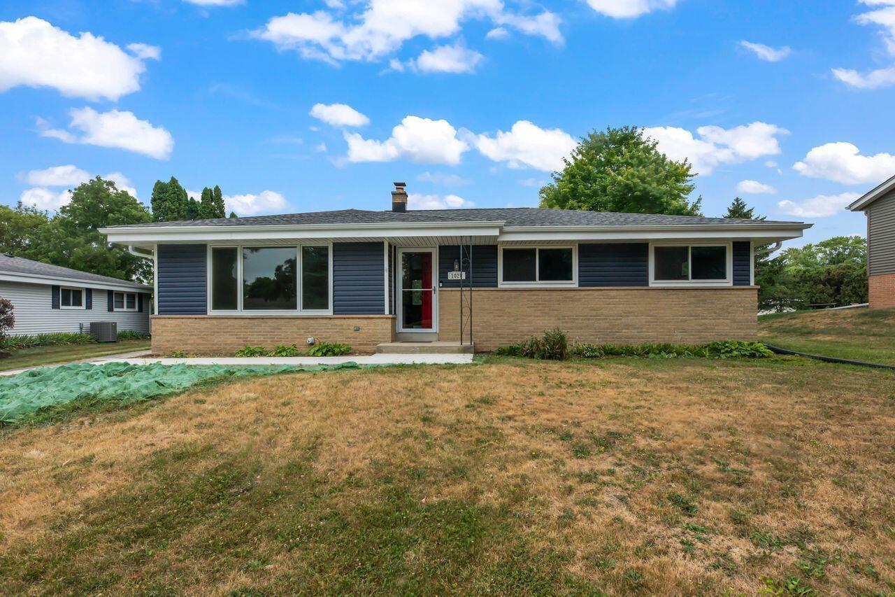 1020 Lilac Ln, Pewaukee, WI 53072