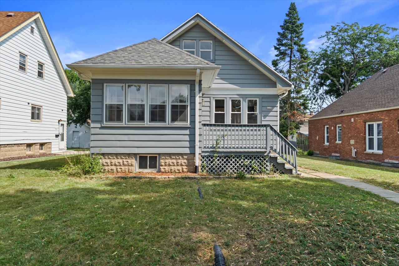 6220 W Girard Ave, Milwaukee, WI 53210