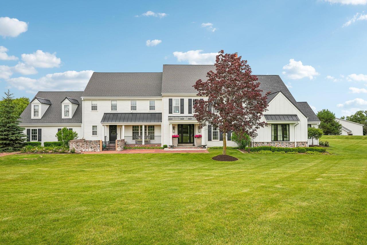 13700 N Riverland Rd, Mequon, WI 53097