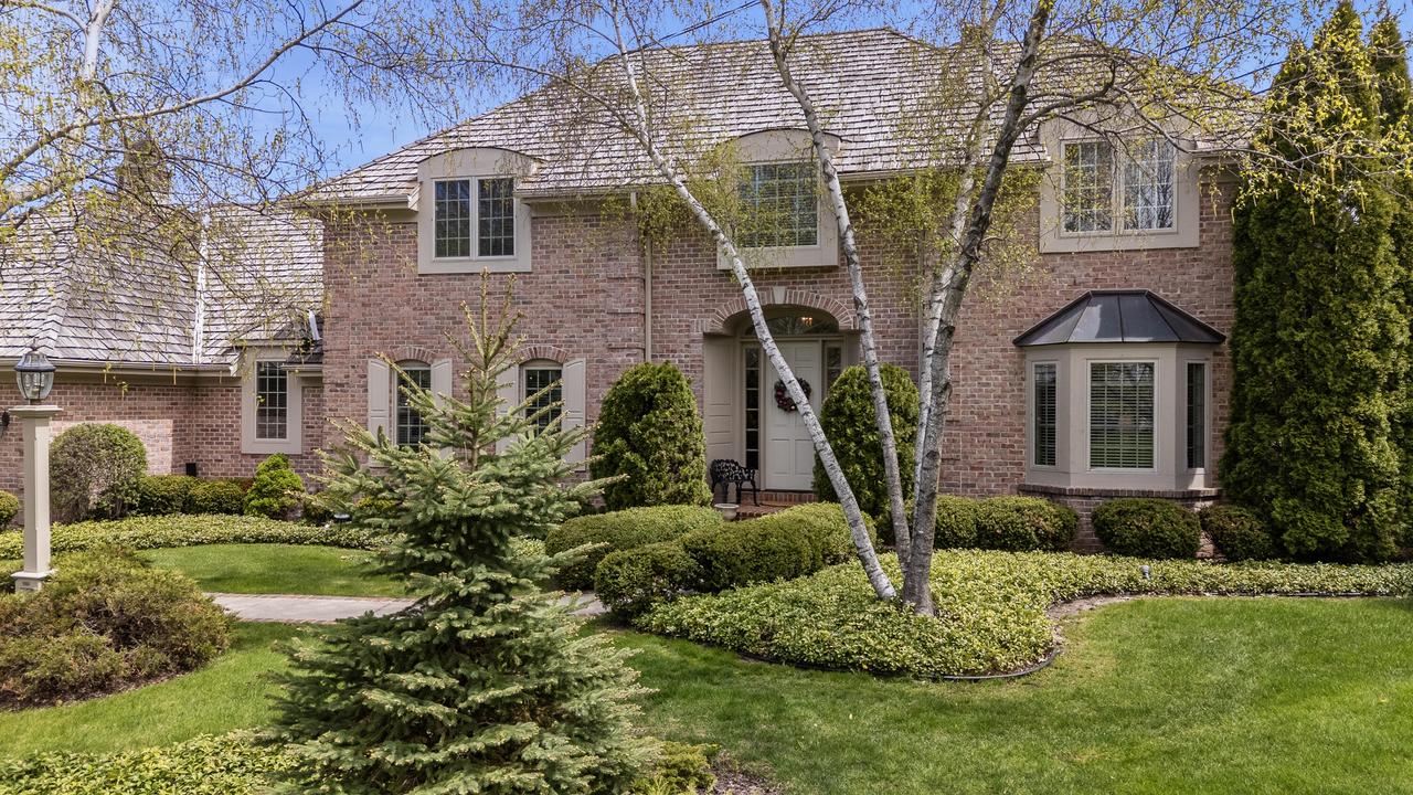 11404 N Justin Dr, Mequon, WI 53092