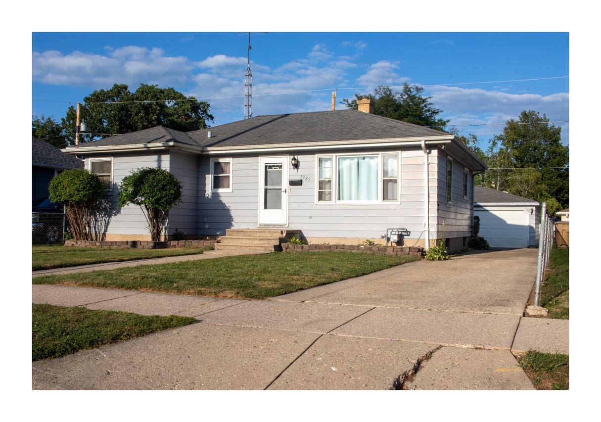 7925 45th Ave, Kenosha, WI 53142