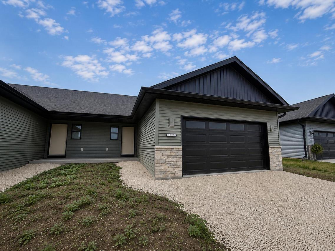 1825 Fairlawn Ct, North Fond Du Lac, WI 54937