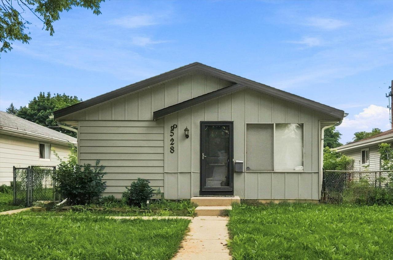 8528 W Potomac Ave, Milwaukee, WI 53225
