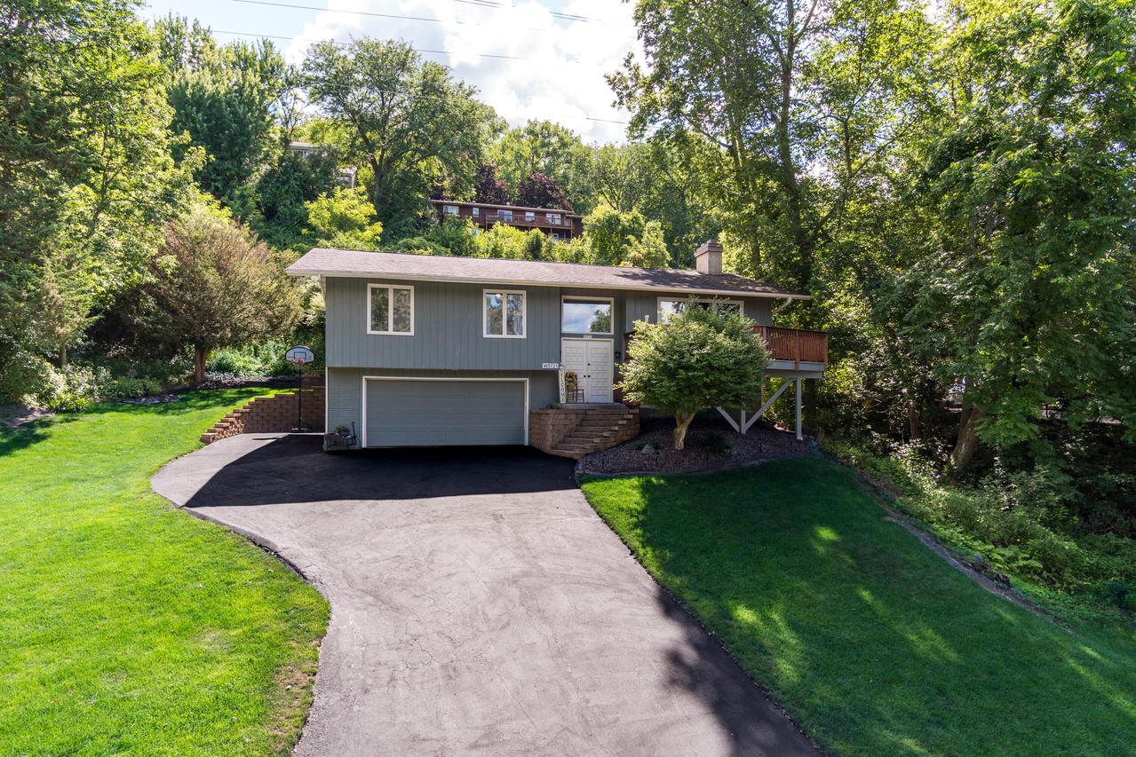 W5721 Sherwood Dr, Shelby, WI 54601