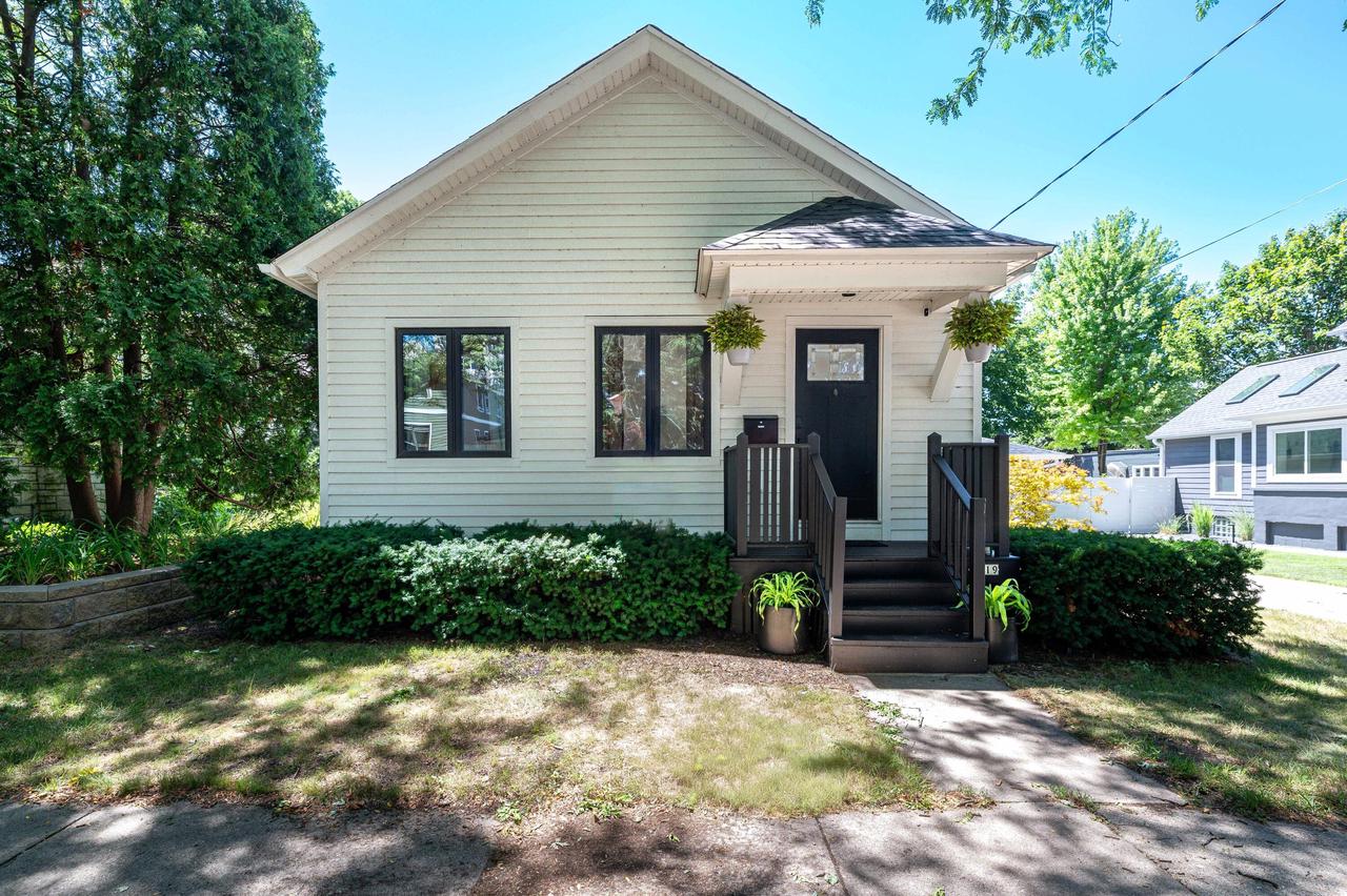 2519 S Superior St, Milwaukee, WI 53207