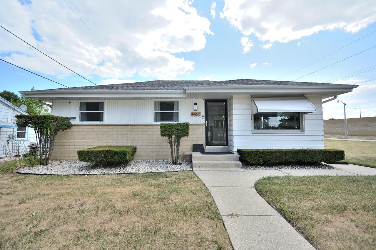 4460 S 21st St, Milwaukee, WI 53221