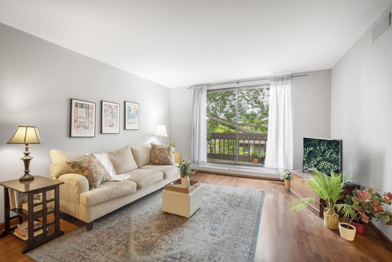 2200 W Good Hope Rd #317, Glendale, WI 53209