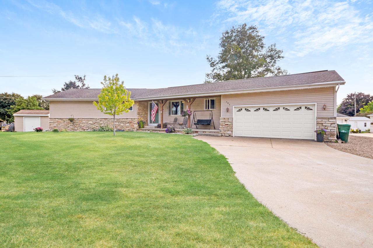982 W Acorn Dr, Lomira, WI 53048