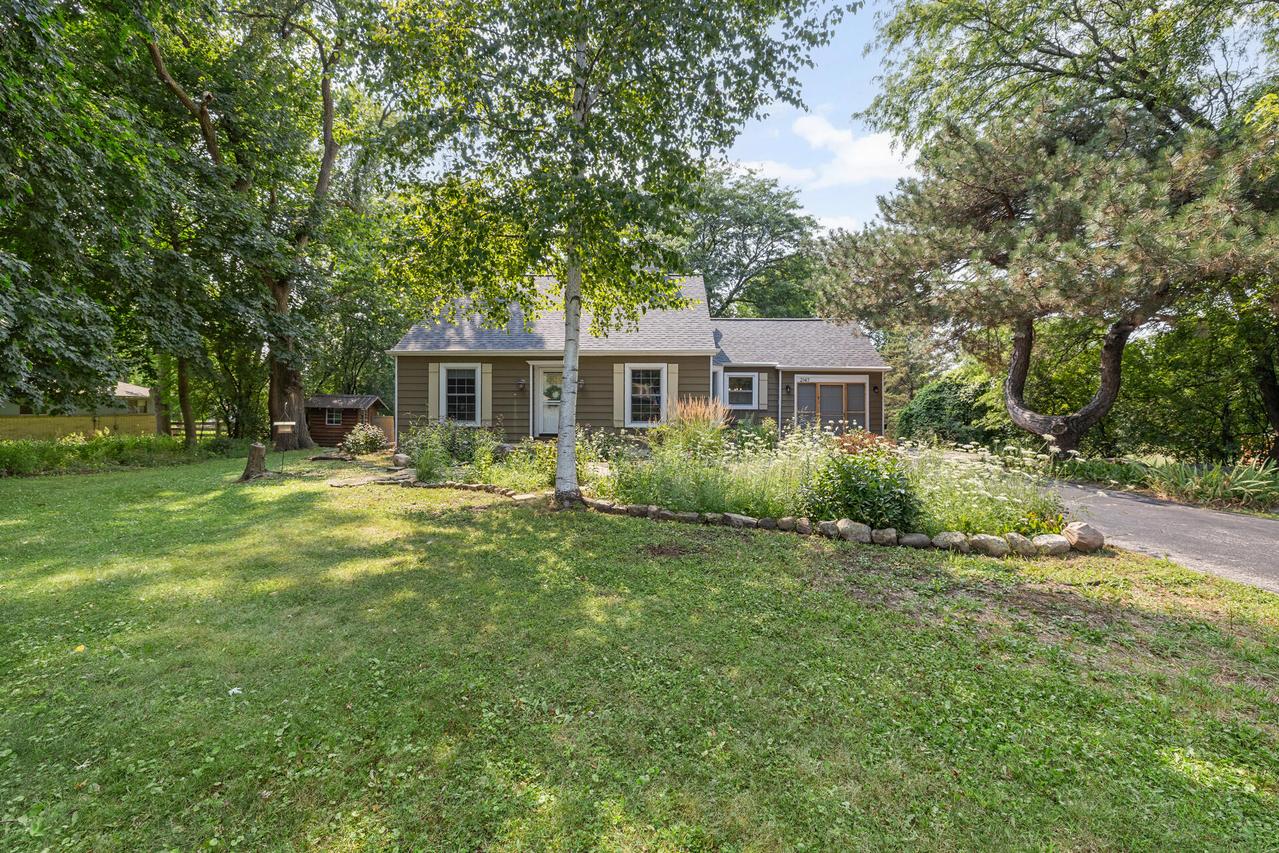 W278N2147 Lakeview Dr, Pewaukee, WI 53072
