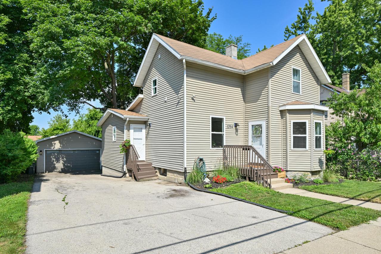 1204 The Strand -, Waukesha, WI 53186