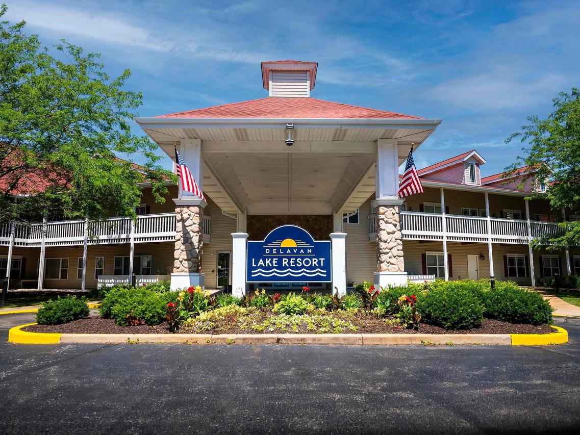 1505 S Shore Dr #207, Delavan, WI 53115