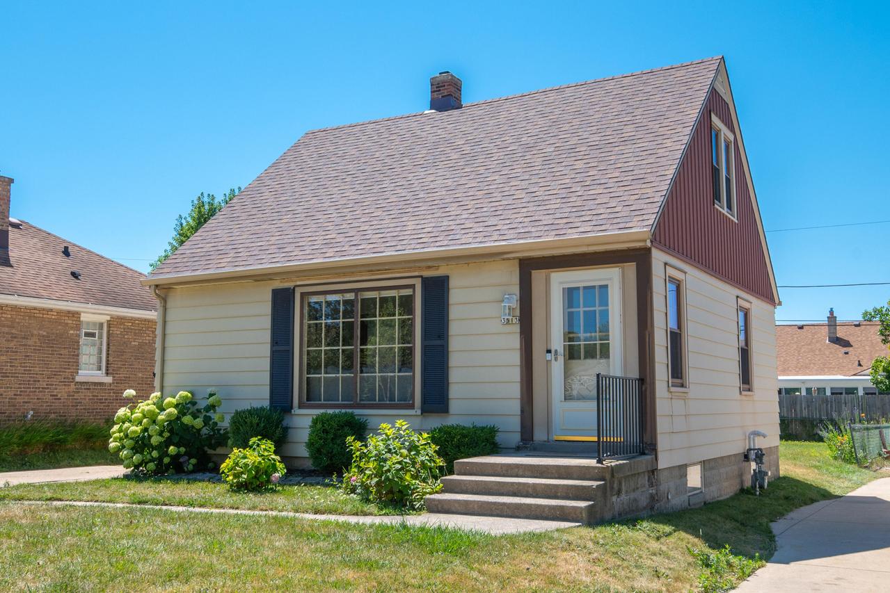 3513 S 48th St, Greenfield, WI 53220