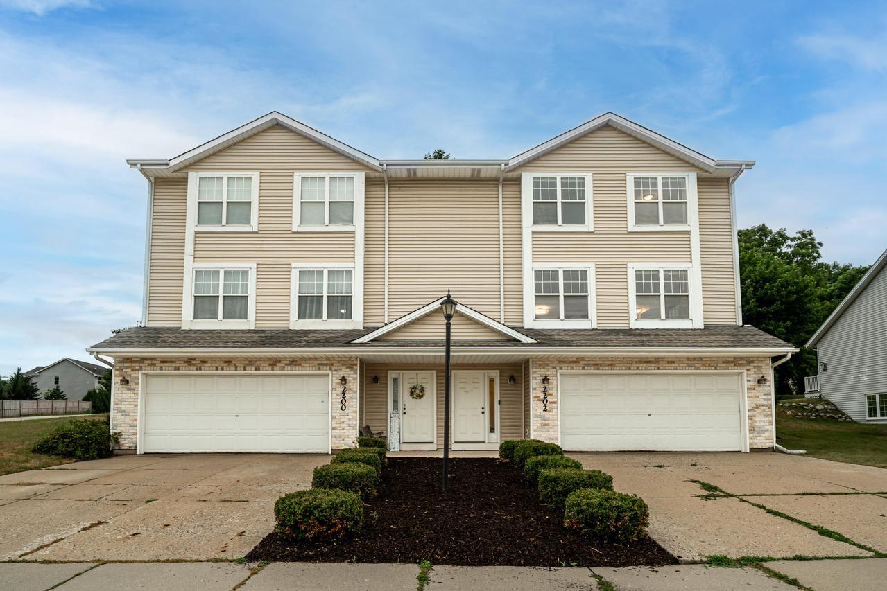 2200 Patrick Ln #2202, Waukesha, WI 53188