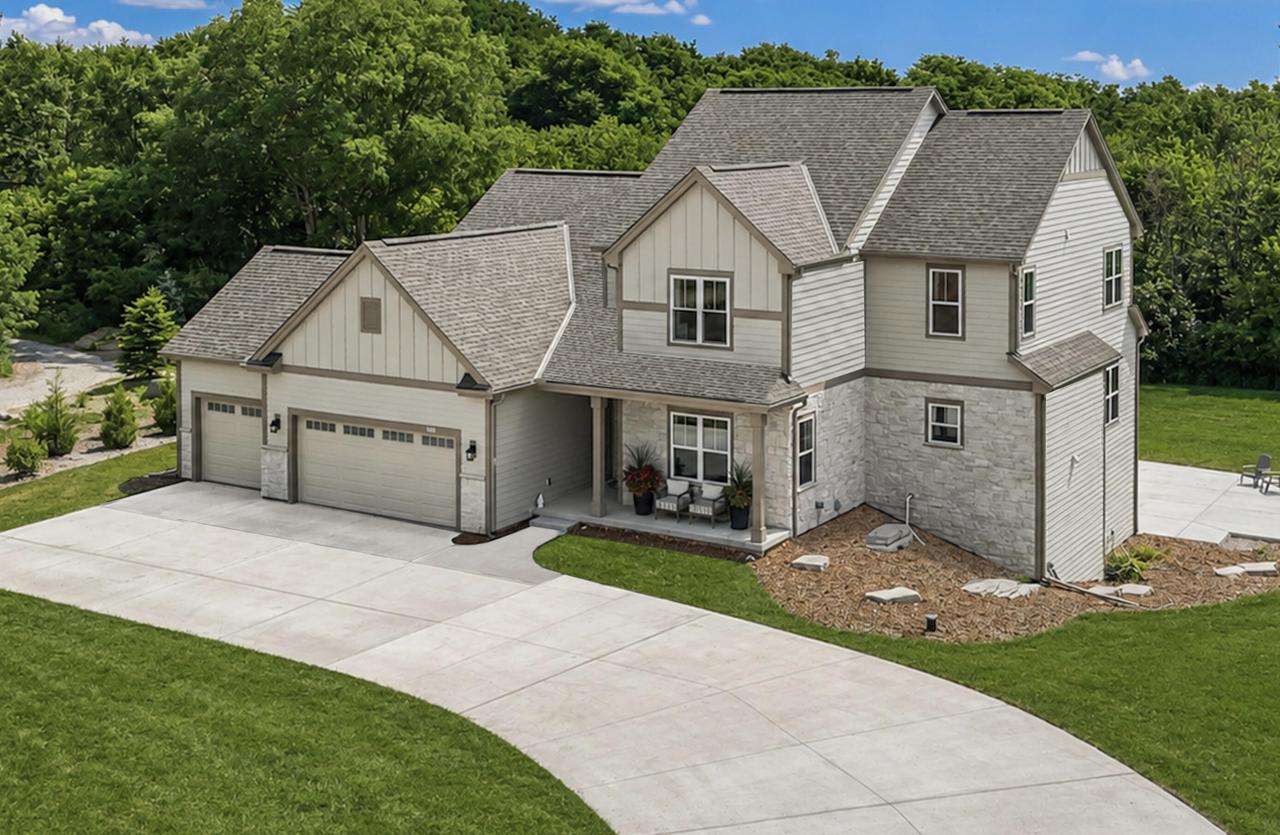 5932 S Quarry Park, New Berlin, WI 53146