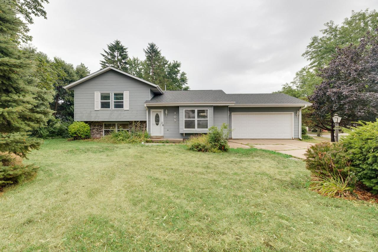 105 Joellen Dr, Waukesha, WI 53188