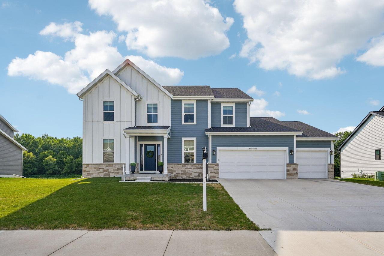 W242N5623 Peppertree Dr, Sussex, WI 53089