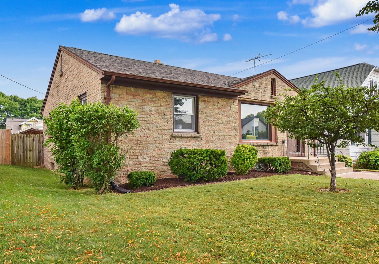 1726 Grams Ct, Sheboygan, WI 53081