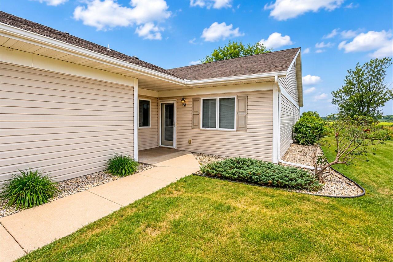 400 S Rice St #18, Whitewater, WI 53190