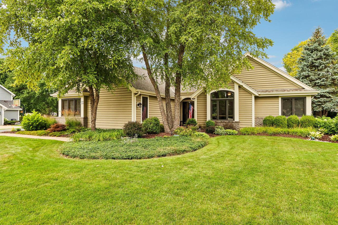 W263N2367 Deer Haven, Pewaukee, WI 53072