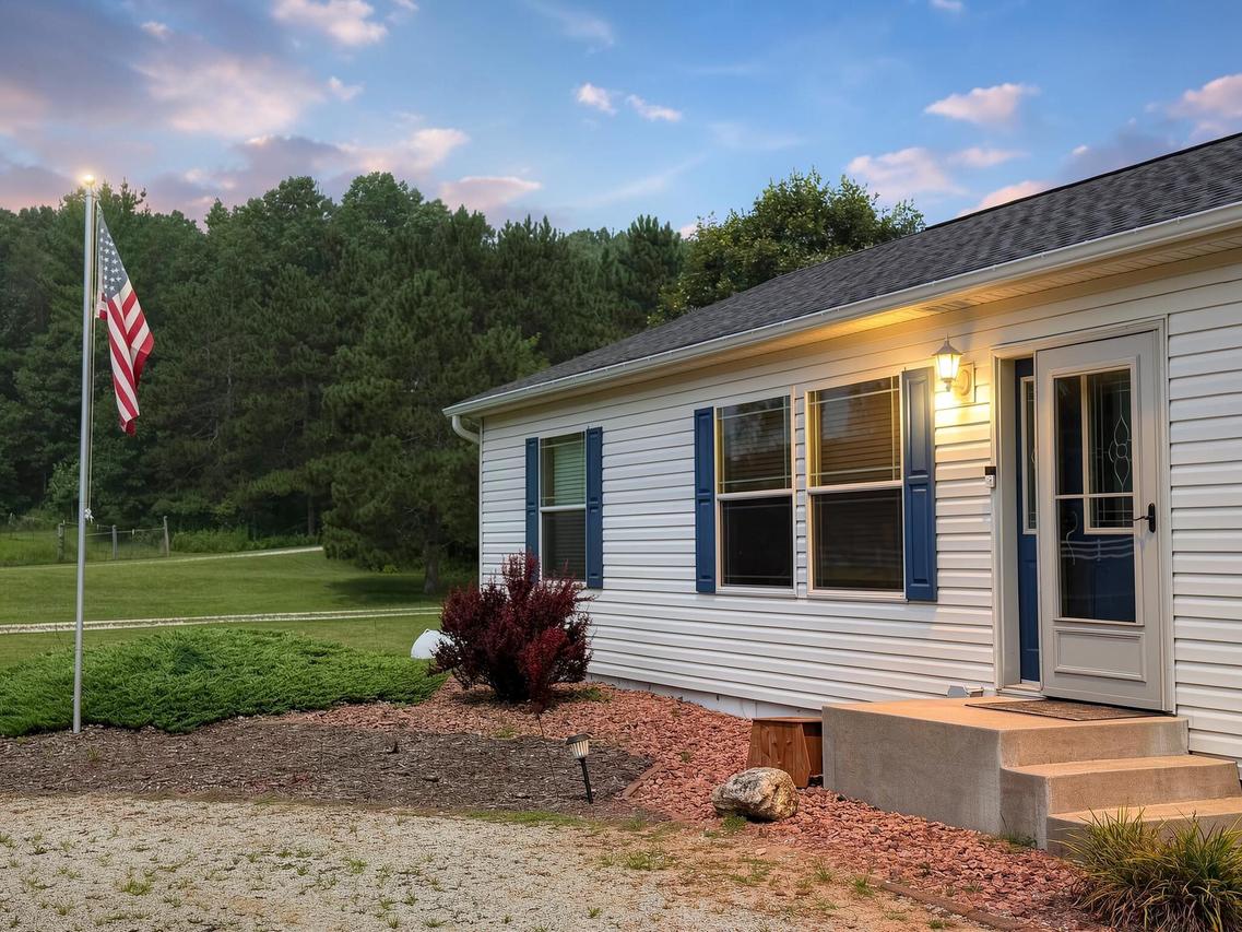 N9060 Pilar Rd, Farmington, WI 54636
