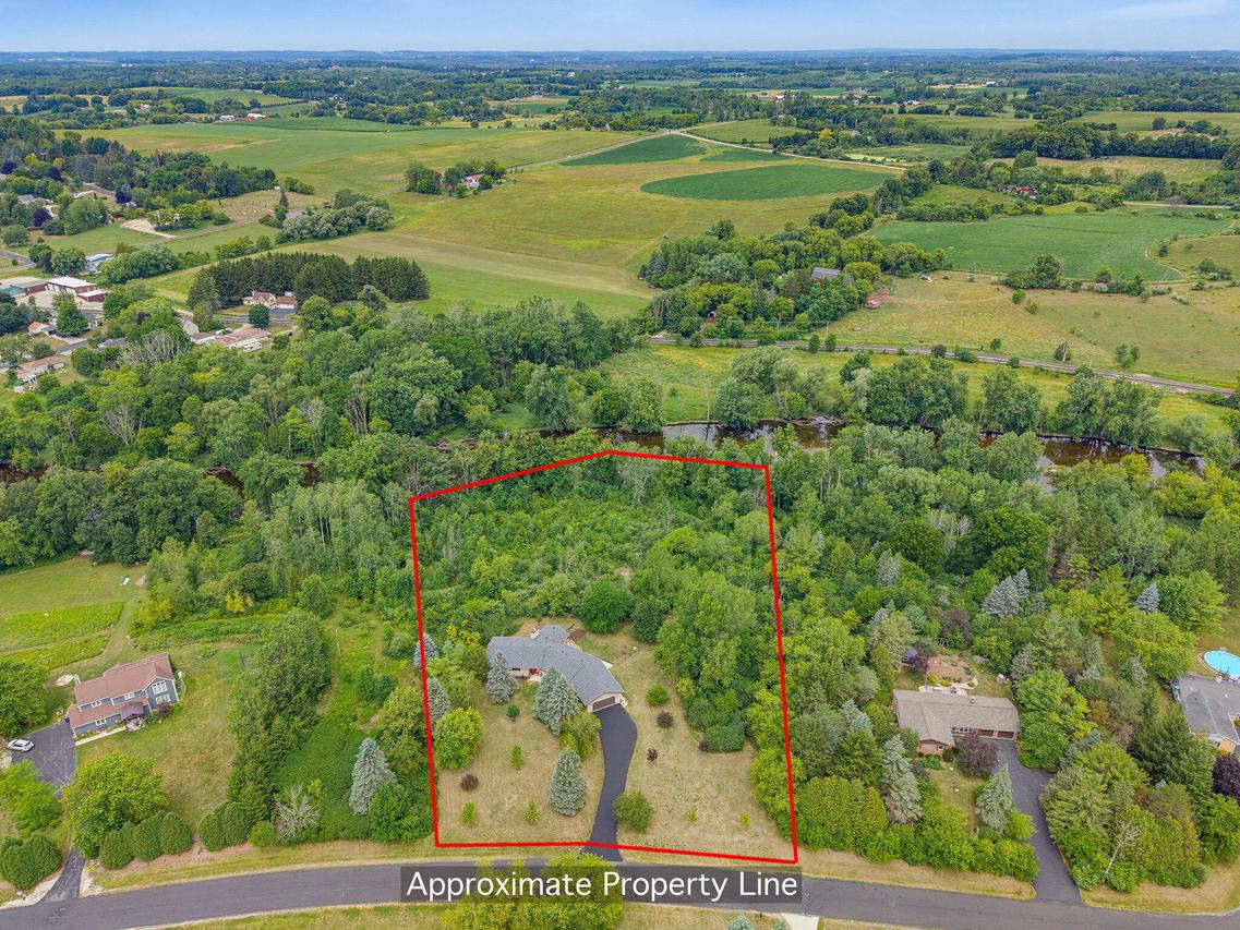 N5471 Loraine Dr, Fredonia, WI 53021