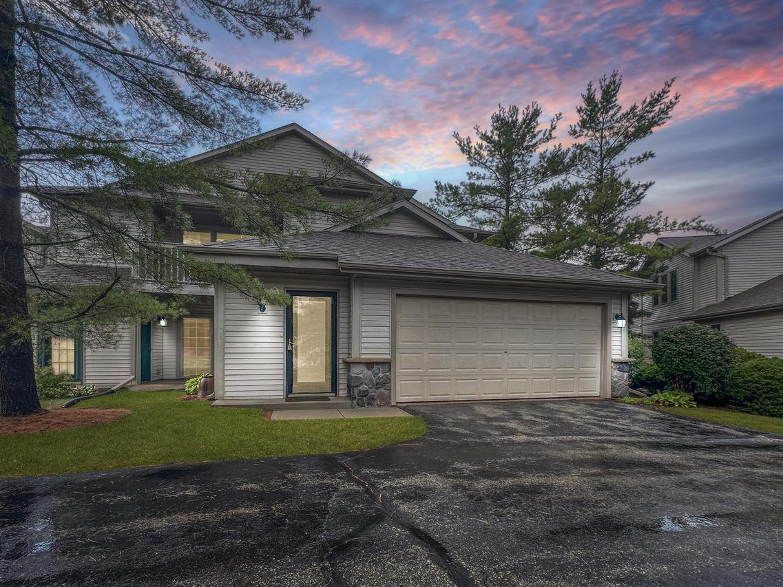 2264 Circle Ridge #D, Delafield, WI 53018