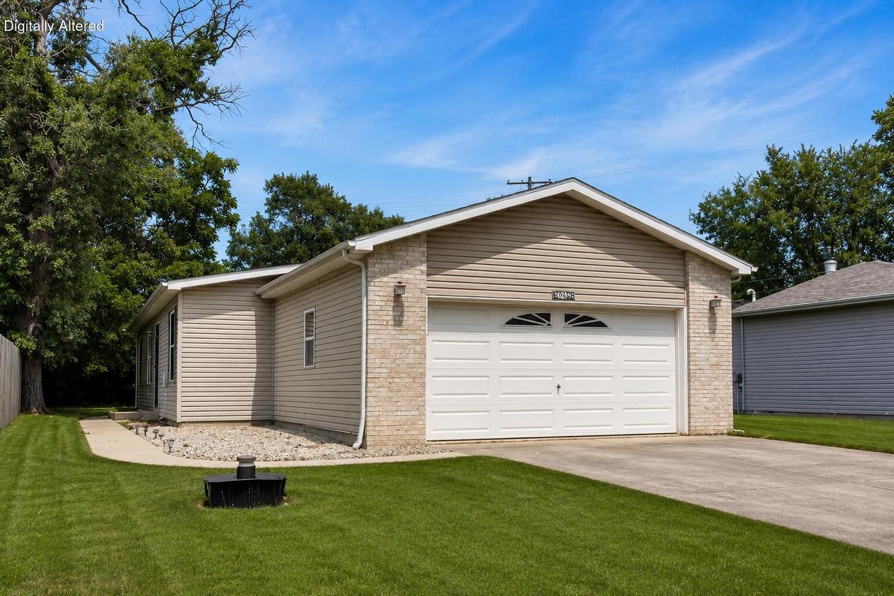30450 76th St, Salem Lakes, WI 53168