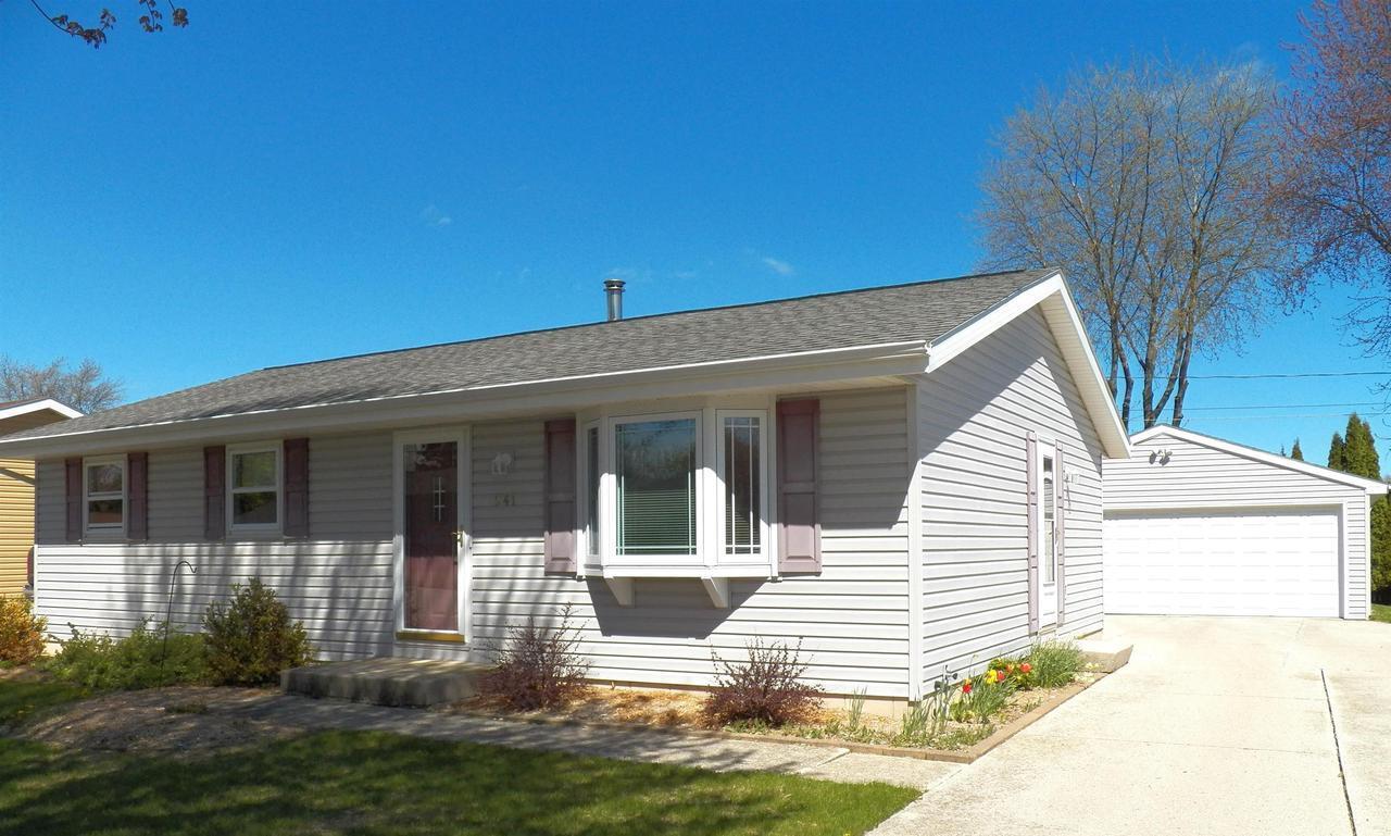941 S 41st St, Manitowoc, WI 54220