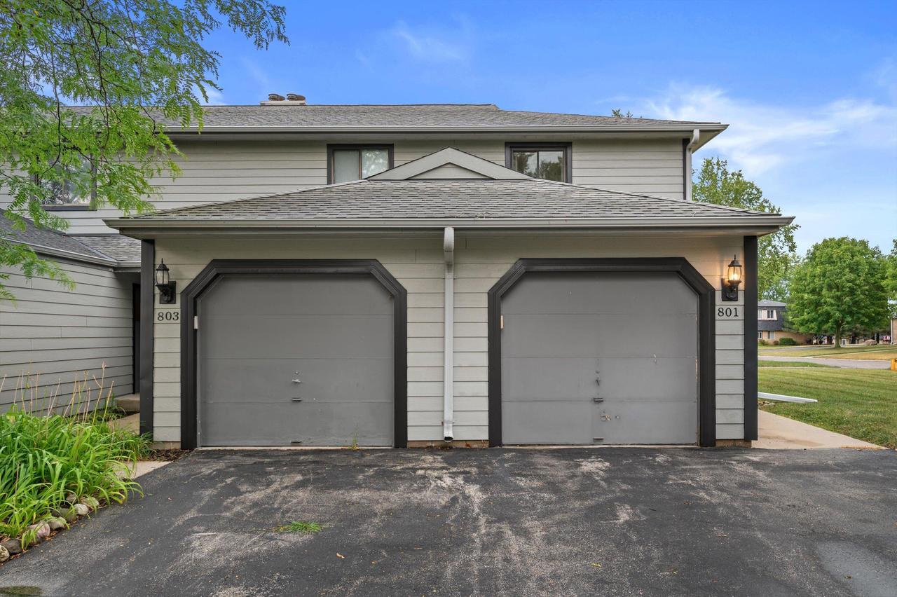 801 S Imperial Dr, Hartland, WI 53029