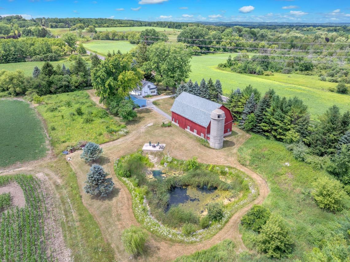 W6339 County Road V -, Lyndon, WI 53011