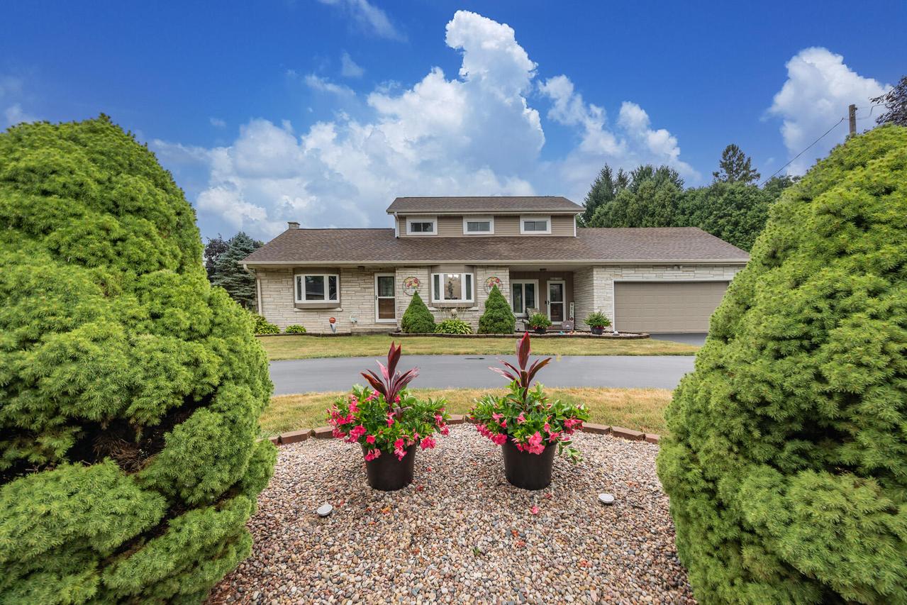 S94W14409 Groveway Ln, Muskego, WI 53150