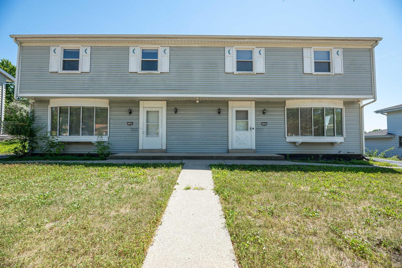 1567 Dover Dr, Waukesha, WI 53186