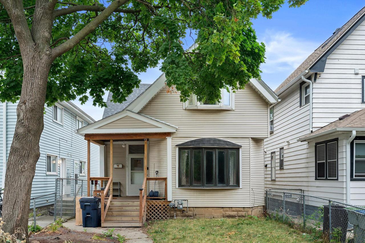 1515 S 33rd St, Milwaukee, WI 53215