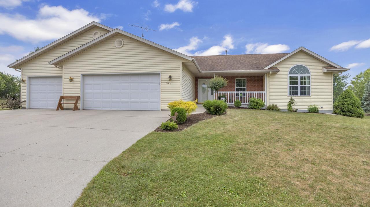 1223 Huron Trl, Sheboygan Falls, WI 53085