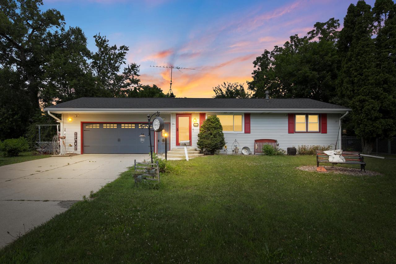 116 Kathy Ln, Darien, WI 53114